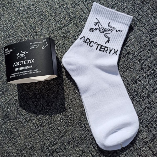 ARC'TERYX アークテリクスレディース向け 靴下 かわいいハイソックス 女の子好き 韓国上質な コットン ソックス 3足セット ブランドソックス 男女兼用 ファッション