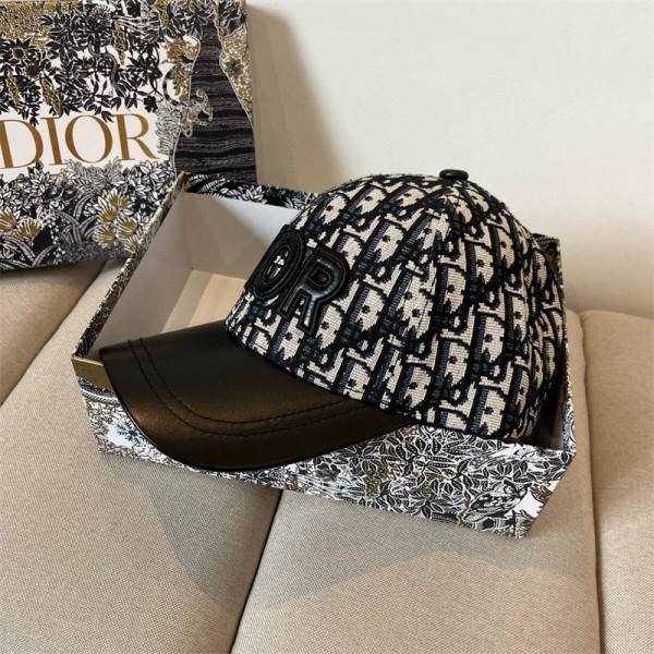 Dior ディオールブランドキャップ レディース 英字 ワンポイント 刺繍 アジャスター 調節 帽子 きゃっぷ ぼうし ホウシ 黒 ブラック 白 ホワイト アイボリー 可愛い カワイイ おしゃれ お洒落 オシャレ UV カット 紫外線 日よけ
