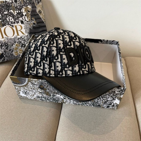 Dior ディオールブランドキャップ レディース 英字 ワンポイント 刺繍 アジャスター 調節 帽子 きゃっぷ ぼうし ホウシ 黒 ブラック 白 ホワイト アイボリー 可愛い カワイイ おしゃれ お洒落 オシャレ UV カット 紫外線 日よけ