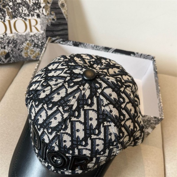 Dior ディオールブランドキャップ レディース 英字 ワンポイント 刺繍 アジャスター 調節 帽子 きゃっぷ ぼうし ホウシ 黒 ブラック 白 ホワイト アイボリー 可愛い カワイイ おしゃれ お洒落 オシャレ UV カット 紫外線 日よけ