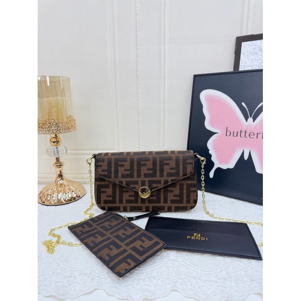 Fendi フェンディブランドショルダーバッグ女性斜め掛けカバンハイブランドミニバッグ ブランドチェーンバッグ 大容量 レディースバッグ ブランド カジュアル