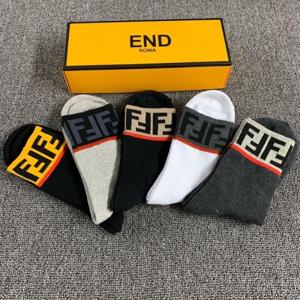 Fendi フェンディハイブランド ソックス 綿製レディース向け 靴下 かわいいブランド ミドルソックス 大人気コットン 靴下 メンズ 通気性