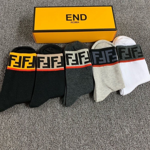 Fendi フェンディハイブランド ソックス 綿製レディース向け 靴下 かわいいブランド ミドルソックス 大人気コットン 靴下 メンズ 通気性