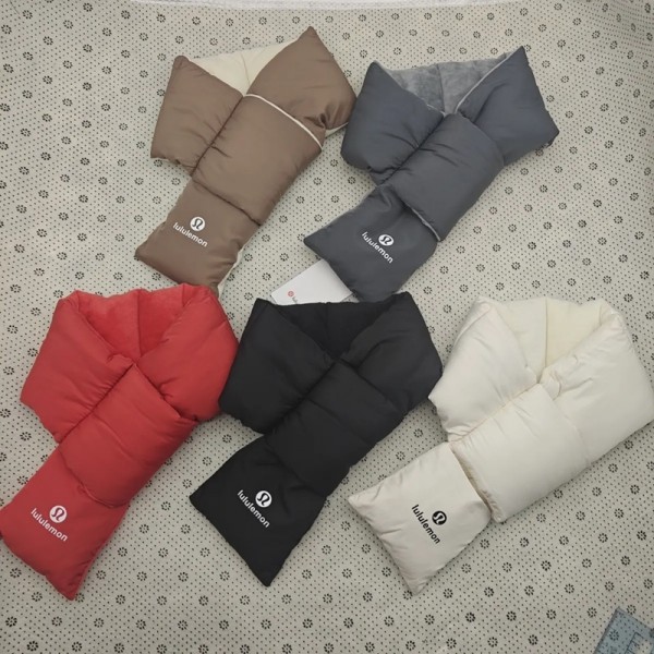 ルルレモン Lululemon ハイブランド ダウン マフラー 防寒 暖かい エコダウン入り 軽量 ネックウォーマー 無地 シンプル メンズ レディース キッズ 男女兼用 秋冬 おしゃれ 防水