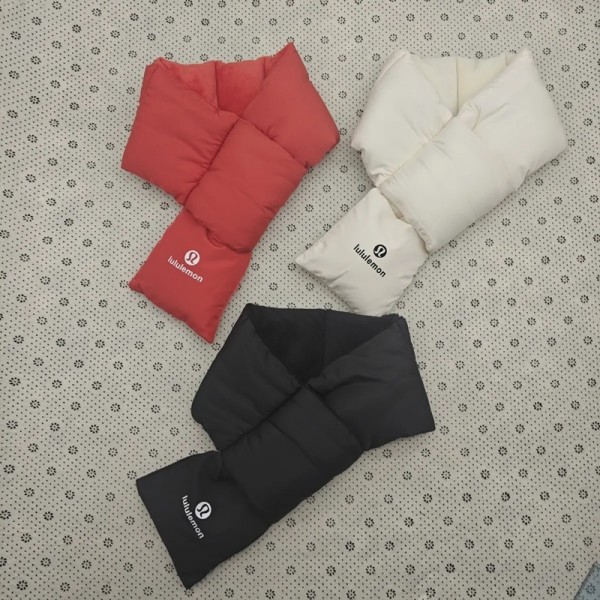 ルルレモン Lululemon ハイブランド ダウン マフラー 防寒 暖かい エコダウン入り 軽量 ネックウォーマー 無地 シンプル メンズ レディース キッズ 男女兼用 秋冬 おしゃれ 防水