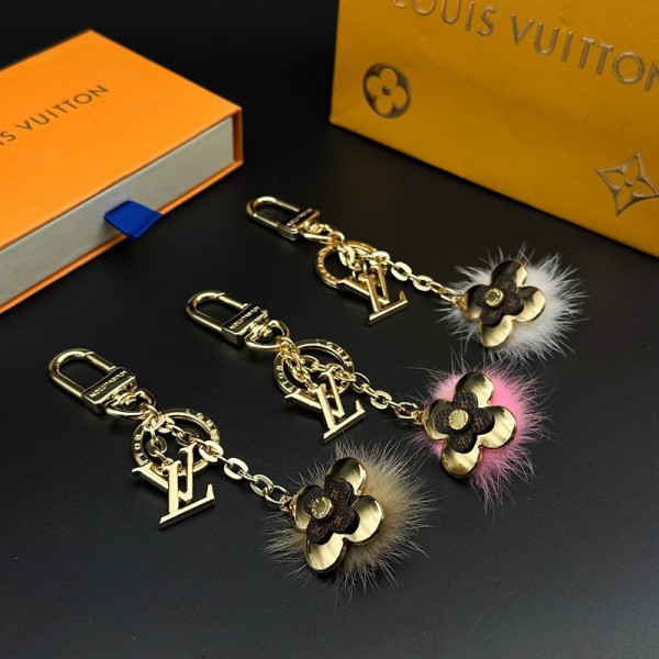 ブランドルイヴィトンキーチェーン LV キーホルダー かわいい ふわふわ キーリング バッグ吊り飾 バックパッ可愛い ポンポン ペンダント フェイクファー アクセサリー