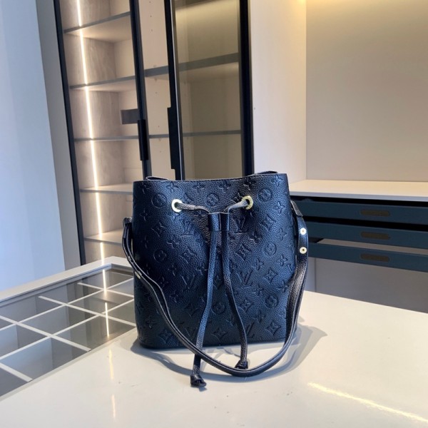 Lv ルイヴィトンブランドバケットバッグ女性斜め掛けカバン財布3点セット ハイブランド肩掛けバッグブランドチェーンバッグ男女兼用ブランドミニバッグ コーデ