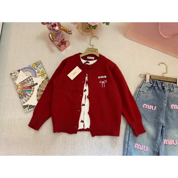 ミュウミュウ MiuMiuハイブランド 女の子 カーディガン デニムパンツ 2点セット ニットセーター ズボン 110~170cm 赤い 厚手 高弾 蝶結び柄 ボタン ウエストハイランダー刺繍 保温 おしゃれ 可愛い 柔らかい 子供服 ガールズ 秋冬