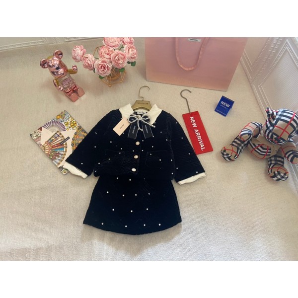 ミュウミュウ MiuMiuハイブランド女の子 tシャツ 中綿コート ミニスカート  3点セット 洋服 上下セット 子供服 セットアップ 洋服 長袖 綿コート トップス パール付き ドレス 90-140cm