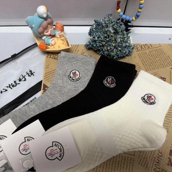 Moncler モンクレールレディース向け 靴下 かわいいブランド ストッキング 大人気ブランドミドルソックス 高品質ブランドソックス 男女兼用 ファッション