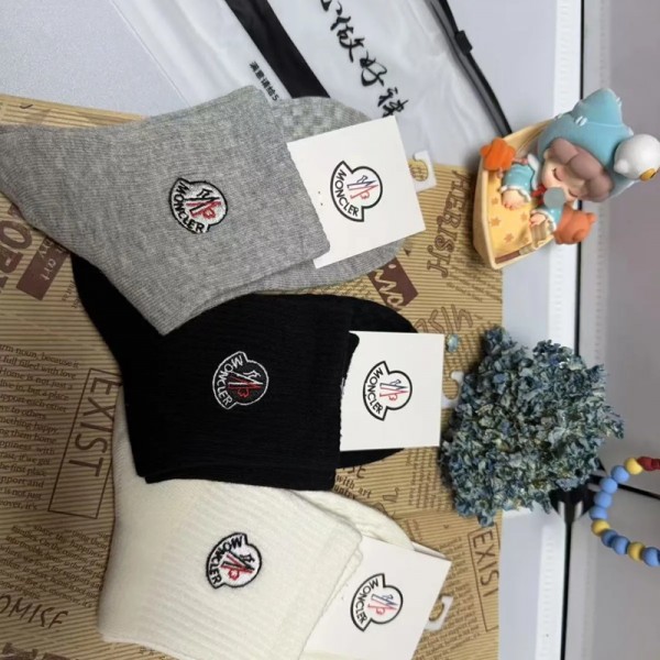 Moncler モンクレールレディース向け 靴下 かわいいブランド ストッキング 大人気ブランドミドルソックス 高品質ブランドソックス 男女兼用 ファッション