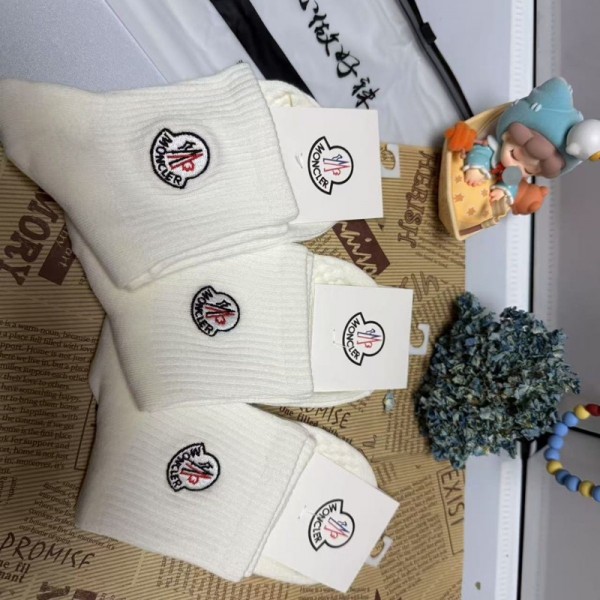 Moncler モンクレールレディース向け 靴下 かわいいブランド ストッキング 大人気ブランドミドルソックス 高品質ブランドソックス 男女兼用 ファッション