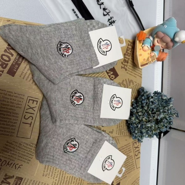 Moncler モンクレールレディース向け 靴下 かわいいブランド ストッキング 大人気ブランドミドルソックス 高品質ブランドソックス 男女兼用 ファッション