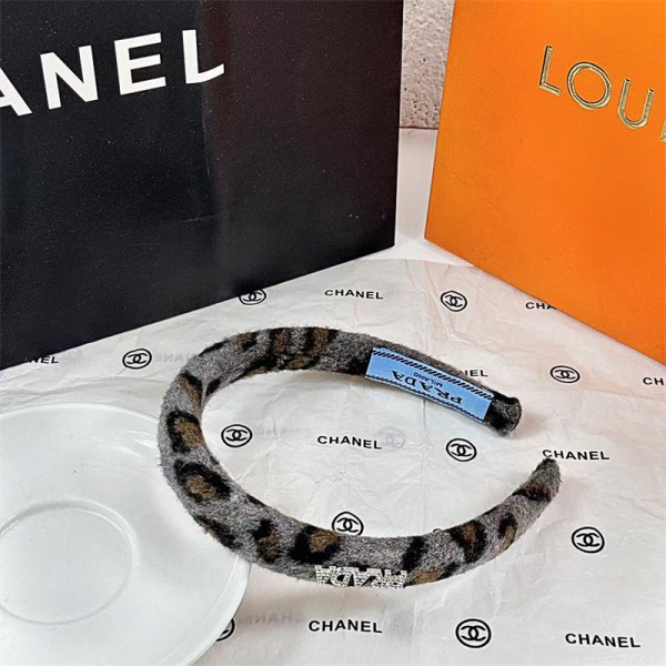 Prada プラダブランドヘアバンドレディースカチューシャ 髪留め ヘアバンド 髪飾り くし型 ヒョウ柄 フェイクファー ふわふわ 前髪 ブラウン