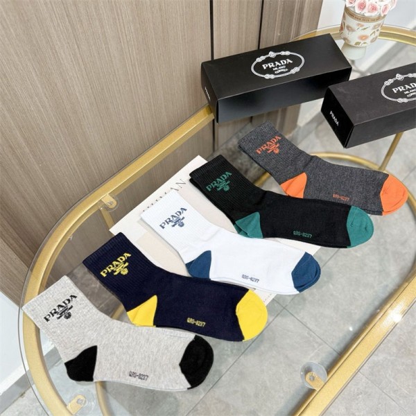 Prada プラダハイブランド ソックス 綿製レディース向け 靴下 かわいいコットン 靴下 メンズ 通気性ブランドソックス 男女兼用 ファッション