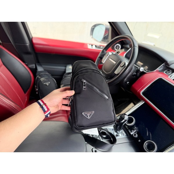 Prada プラダブランドボディバック メンズ 斜めがけバック 大容量 ショルダーバック 防水 ワンショルダーバック クロスボディバック メンズバック 多機能
