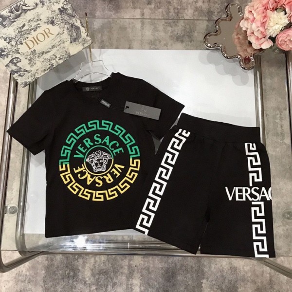 Versace ヴェルサーチハイブランド男の子 セットアップ スポーツウェア スウェット キッズ服 90-160cm 半袖 トップス 子供服 tシャツ ショートパンツ キッズ 上下セット カットソー ストレッチパンツ 2点セット オシャレ カジュアル 春 夏 大きいサイズ
