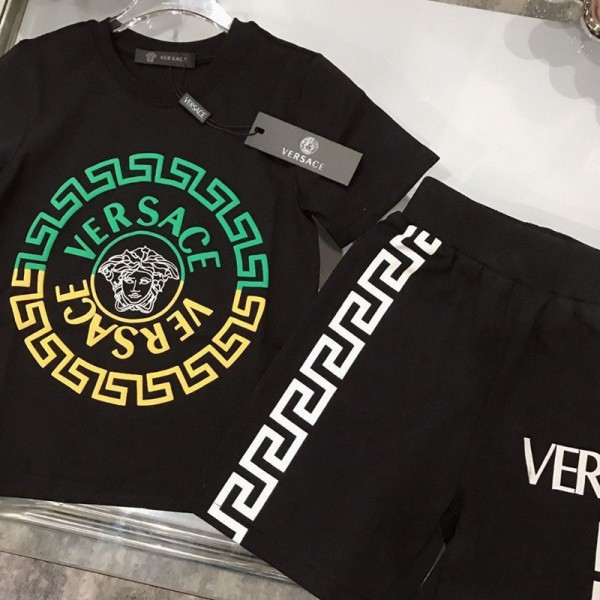 Versace ヴェルサーチハイブランド男の子 セットアップ スポーツウェア スウェット キッズ服 90-160cm 半袖 トップス 子供服 tシャツ ショートパンツ キッズ 上下セット カットソー ストレッチパンツ 2点セット オシャレ カジュアル 春 夏 大きいサイズ
