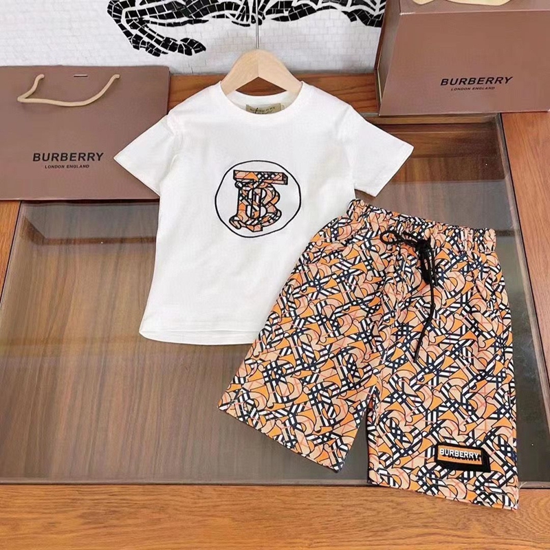 バーバリーキッズ服ジャージセットアップ