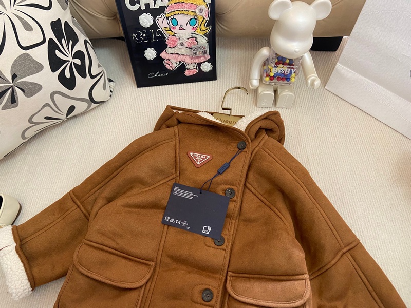 プラダロングボアジャケット