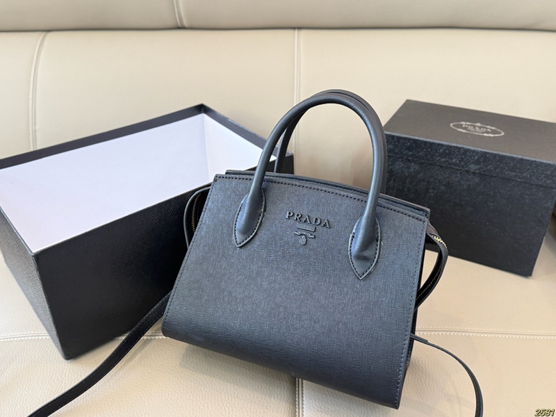 ブランド Pradaハンドバッグ