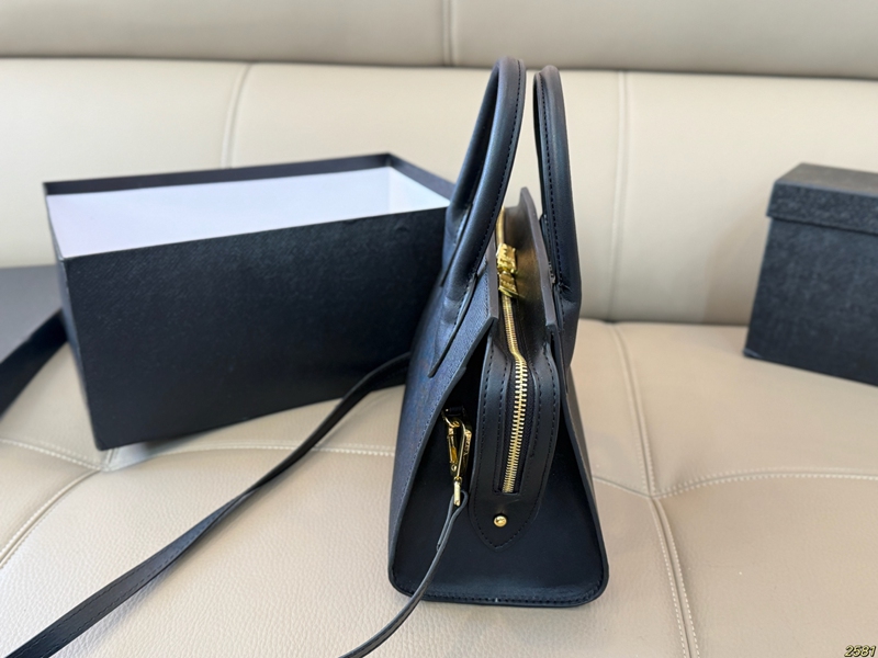 ブランド Prada手提げカバン大容量