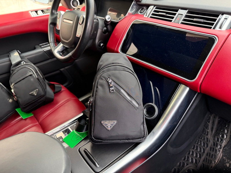 ブランドPradaボディバッグ メンズ