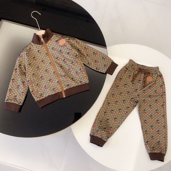 Gucciとディズニーミッキーマウコラボした子供服キッズセットアップ秋冬着物 長袖 ズッカ柄スウェットジャケット 大人気 スウェットスーツズボン付きファスナージャケットファスナースウェット