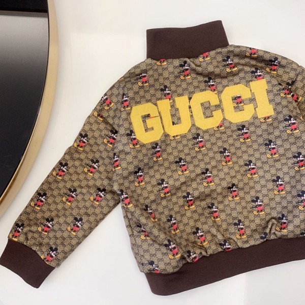 Gucciとディズニーミッキーマウコラボした子供服キッズセットアップ秋冬着物 長袖 ズッカ柄スウェットジャケット 大人気 スウェットスーツズボン付きファスナージャケットファスナースウェット