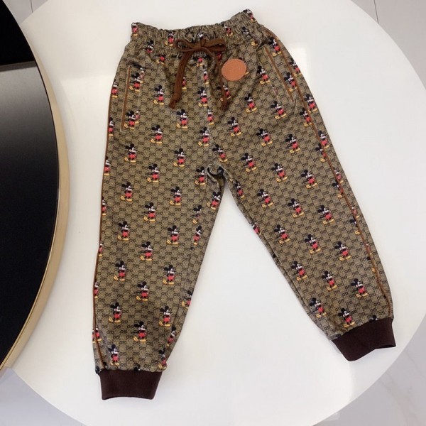 Gucciとディズニーミッキーマウコラボした子供服キッズセットアップ秋冬着物 長袖 ズッカ柄スウェットジャケット 大人気 スウェットスーツズボン付きファスナージャケットファスナースウェット