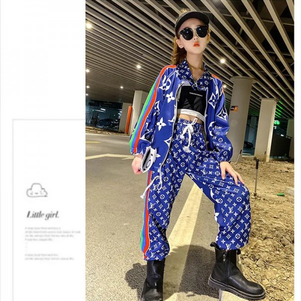 Louis Vuitton 女の子 秋 服 洋風スーツ 2020 新しい オシャレ ブランドヴィトン風 韓国スポーツネット赤い 小さツーピース スーツ 大き子供 ギーズ 青い 春秋服