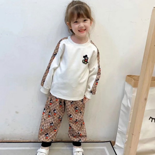 グッチミッキーコラボ 子供服 ブランド 部屋着スーツ キッズ服スーツ 男の子 女の子 トップス＋ズボン 春秋 長袖 gucci 上下セット 余暇 スポーツウェア 少年 小学生 幼児 パジャマ 移動着 綿100%