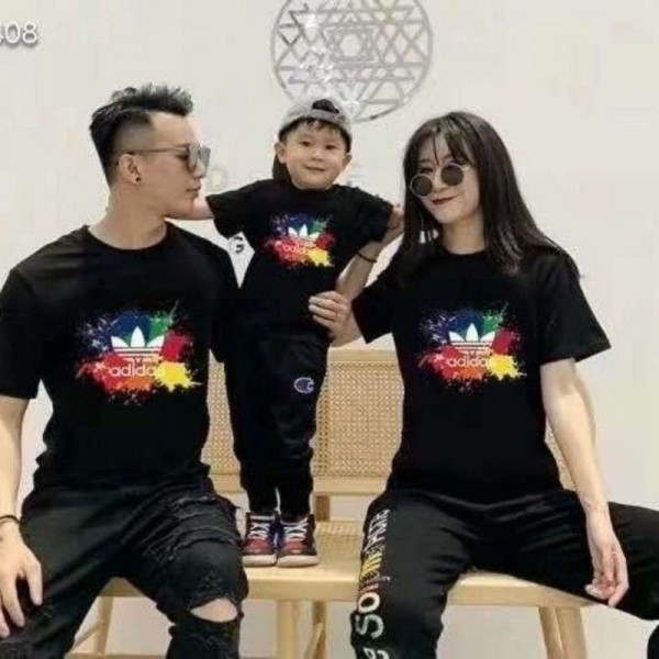 アディダスブランドtシャツ親子服ファッションadidasロゴプリント半袖tシャツコットン柔らかい子供tシャツ男女兼用在庫あり