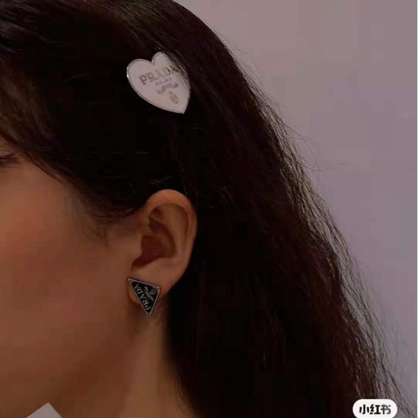 ハイブランドプラダハート型ヘアピンペアレディース向けファッション高品質ヘアアクセサリー韓国風 芸能人愛用 髪飾り