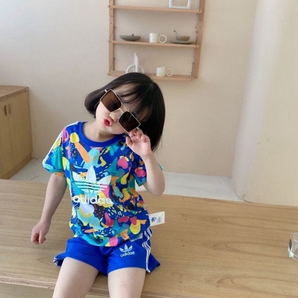 アディダスブランドスポーツ風子供服ファッションカジュアル迷彩プリント半袖ｔシャツスーツ2021夏キッズ花柄コットン2点セット