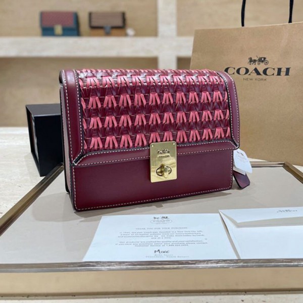 コーチハイブランド斜め掛けカバンレディース向けスタイリッシュチェーンバッグCOACHおしゃれ高級感小さめカバン