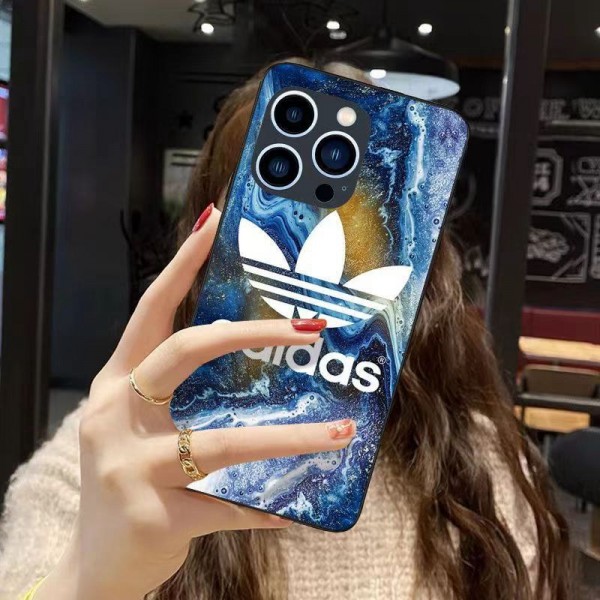 Adidas アディダスiphone15 plus 15 pro max ケース ハイブランド メンズiphone 13 14 15ケース 人気ブランド 女子スマホケースストラップ ブランド携帯カバー手帳型スマホケースアイフォン14 15カバー格安