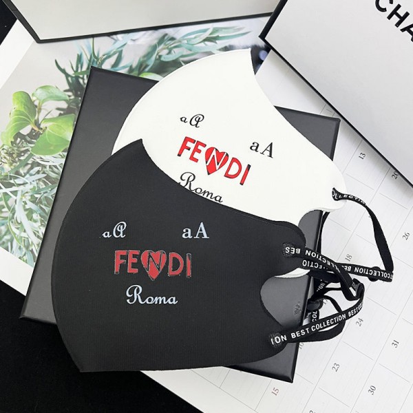 フェンディブランド 洗えるマスク2点セット ファッション 高品質 FENDI 繰り返しマスク 小顔効果 日焼け止め フェイスマスク 抗菌 防護 ウィルス対策マスク