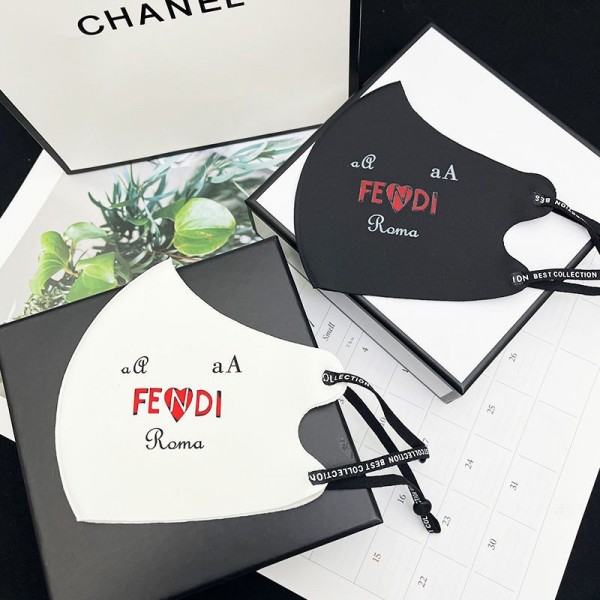 フェンディブランド 洗えるマスク2点セット ファッション 高品質 FENDI 繰り返しマスク 小顔効果 日焼け止め フェイスマスク 抗菌 防護 ウィルス対策マスク