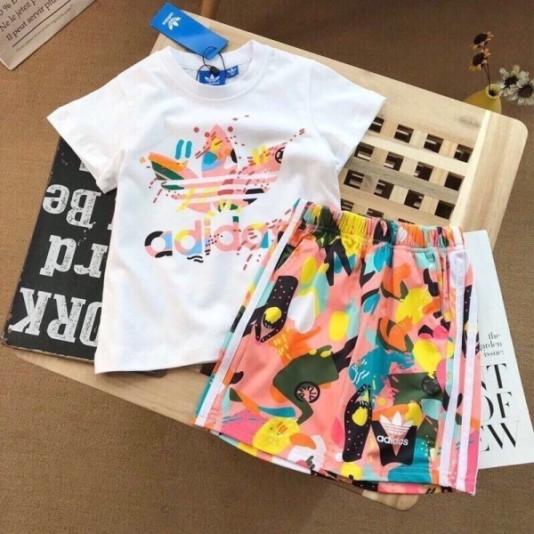 アディダスブランド子供Ｔシャツ 半ズボンスーツかわいい 中小の子供 学生キッズ 半袖tシャツハーフパンツスポーツ風ファッション潮流 上下セット 子供服