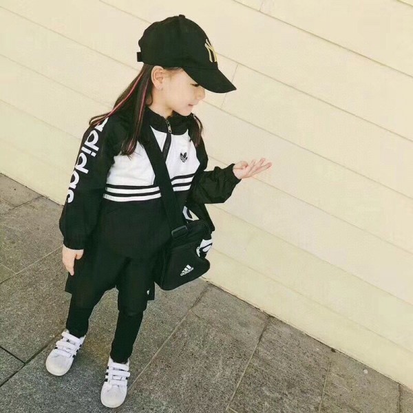 Adidas アディダス 子供服 カジュアル セット服 潮流 人気 運動風 プルオーバーブランドハイブランド秋冬服パーカースウェット偽物 男女兼用メンズ 服 コピー ファッション レディース