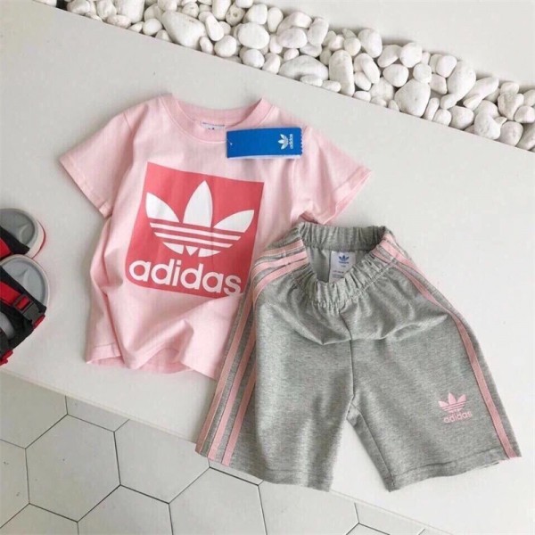 Adidas アディダスハイブランド子供服 男の子 半袖tシャツ ショートパンツ 短パン 女の子 綿 上下セットアップ 夏服 キッズ ストライプトップス 男女兼用 上着 カジュアル クールネック 普段着 ボーダー