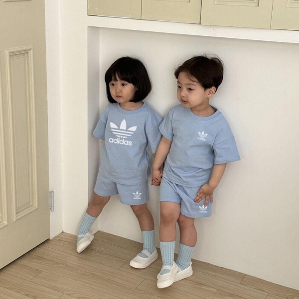 Adidas アディダスハイブランド子供スポーツウェア 男の子 女の子 半袖Ｔシャツ+ハーフパンツ上下セットアップ2点 90-150CM ジャージ コットン 夏服 吸汗速乾 通気 薄手 子供服 キッズ カジュアル ジュニア 普段着 通学 体操服 運動服 