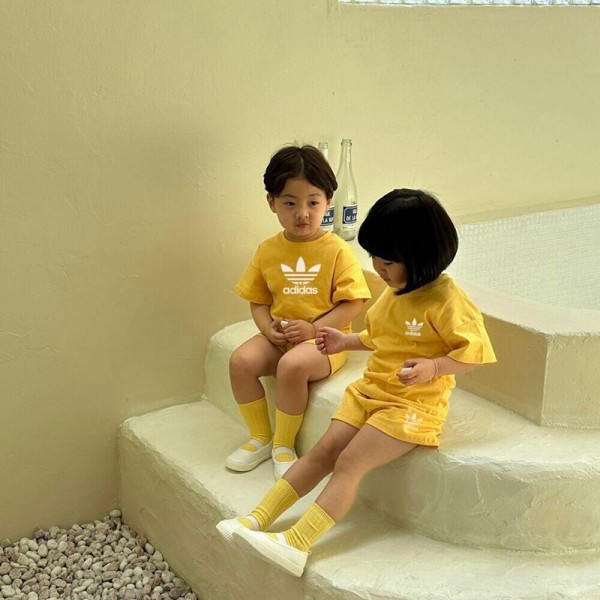 Adidas アディダスハイブランド子供スポーツウェア 男の子 女の子 半袖Ｔシャツ+ハーフパンツ上下セットアップ2点 90-150CM ジャージ コットン 夏服 吸汗速乾 通気 薄手 子供服 キッズ カジュアル ジュニア 普段着 通学 体操服 運動服 