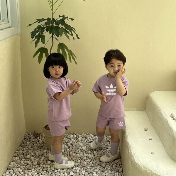 Adidas アディダスハイブランド子供スポーツウェア 男の子 女の子 半袖Ｔシャツ+ハーフパンツ上下セットアップ2点 90-150CM ジャージ コットン 夏服 吸汗速乾 通気 薄手 子供服 キッズ カジュアル ジュニア 普段着 通学 体操服 運動服 