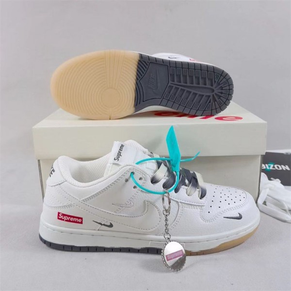 Supreme＆ナイキ スニーカー流行り シュプリームコラボNike スポーツジューズ人気ファッションウォーキングシューズ レディースメンズ向け 履きやすいブランド カジュアルシューズ 軽量 おしゃれ 230¬270cm 