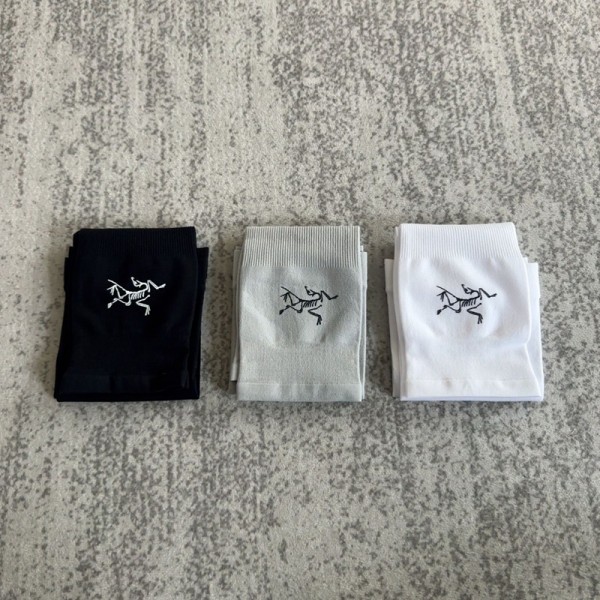 ARC'TERYX アークテリクスハイブランドアームカバー 冷感 日焼け止め メンズ レディース アームカバー 涼しい サラサラ 無地 吸汗速乾 滑り止め ゴルフ 野球 ランニング スポーツ 作業用 腕カバー