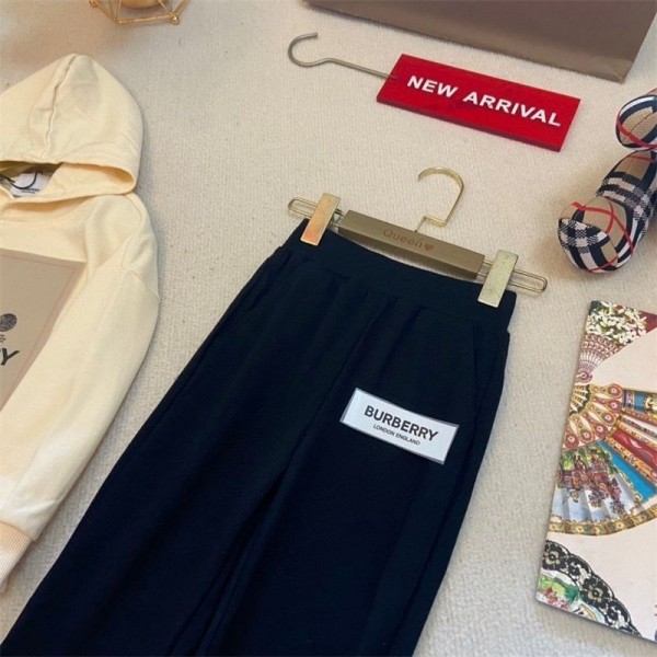 Burberry バーバリーハイブランド 子供服 ジャージ 上下セット 裏起毛 パーカー ロングパンツ スウェット セットアップ 女の子 ビッグキッズ 90 - 160cm ジュニア 秋冬 カジュアル 運動着 暖かい ガールズ ワイドパンツ 防寒着 普段着 厚手 アウトドア