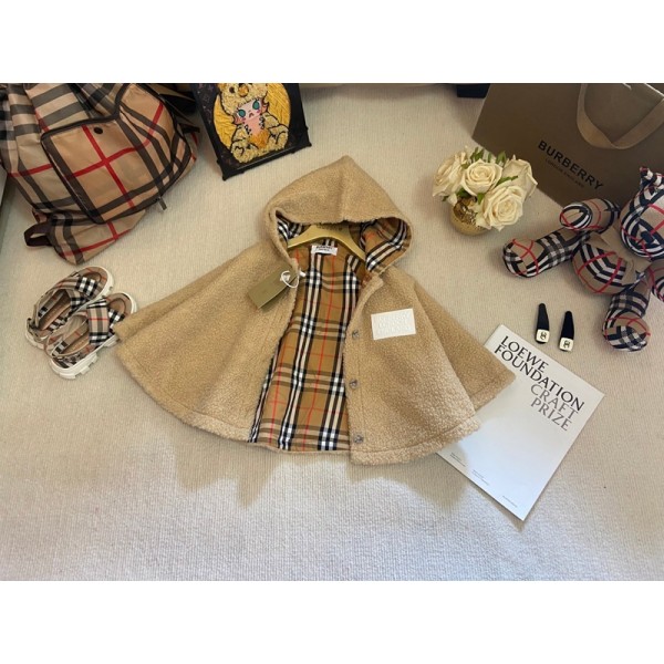 Burberry バーバリーブランドベビー ポンチョ キッズ マント アウター ガールズ コート 子供服 赤ちゃん 女の子 ケープ 可愛い 防寒 発表会 演奏会 入園式 卒業式 結婚式 セレモニー 出産祝い プレゼント お誕生日