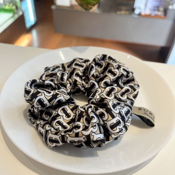 Burberry バーバリーハイブランドシュシュ ヘアゴム シュシュ おしゃれ 大人 ボリューム 大きめ サテンシュシュ シンプル 髪飾り レディース エレガント ヘアアクセサリー 存在感抜群　